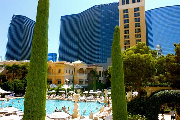 Bellagio Hotel pool by Sarah Lou, Flicker Creative Commons